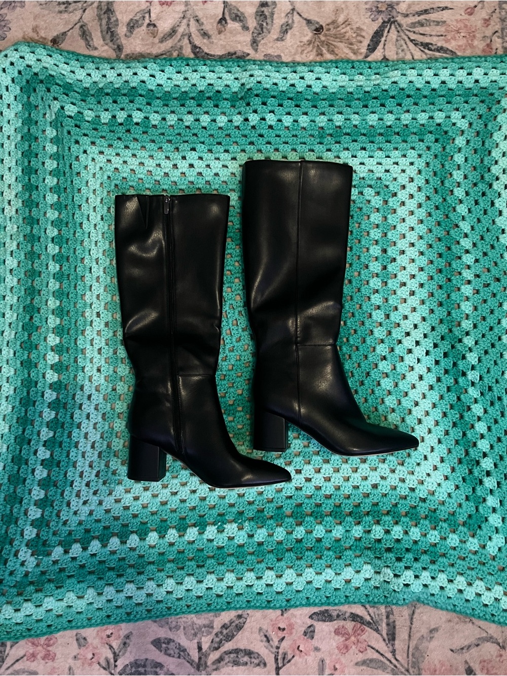 Womens Knee High Boots w/ Chunky Heel